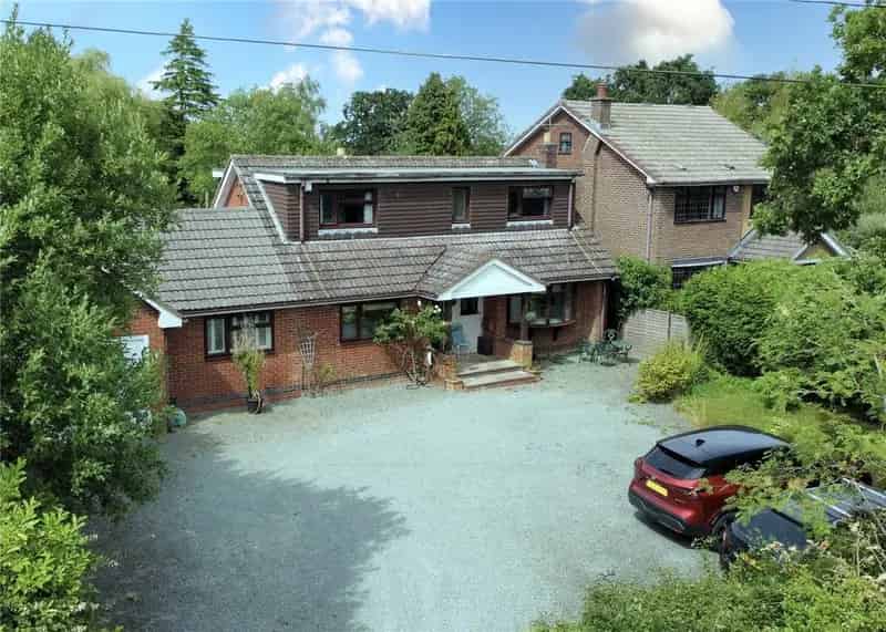 5 bedroom detached house for sale
