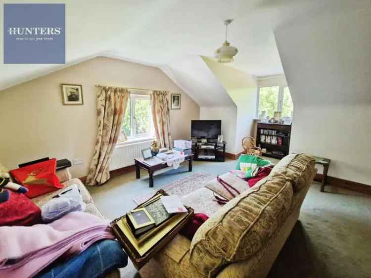 4 Bed House for Sale in Pontycymer, Wales