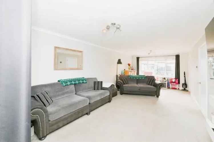 3 Bed Semi-Detached House Hoddesdon Family Home South Facing Garden