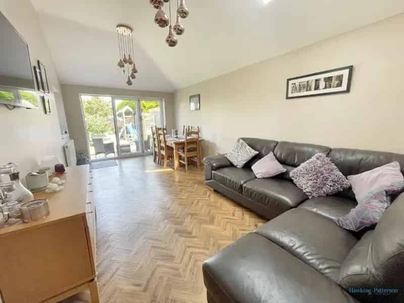 3 Bed House for Sale Near Shops and Schools