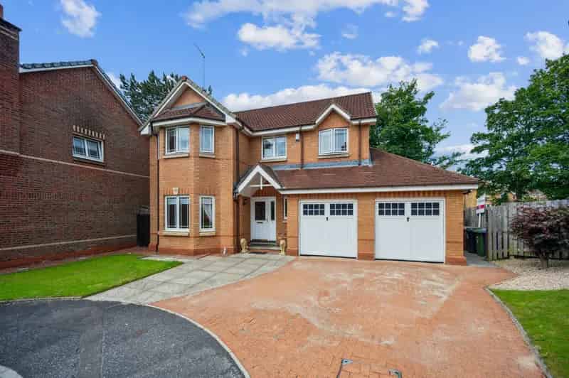 Spacious 4 Bedroom Detached Villa Near Glasgow West End