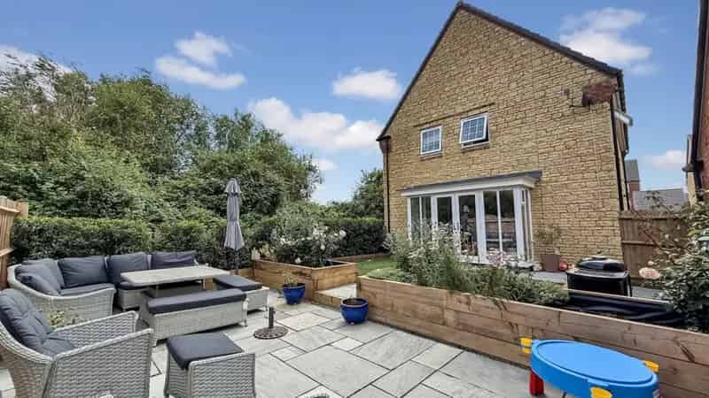 4 Bedroom Detached House For Sale in Westbury