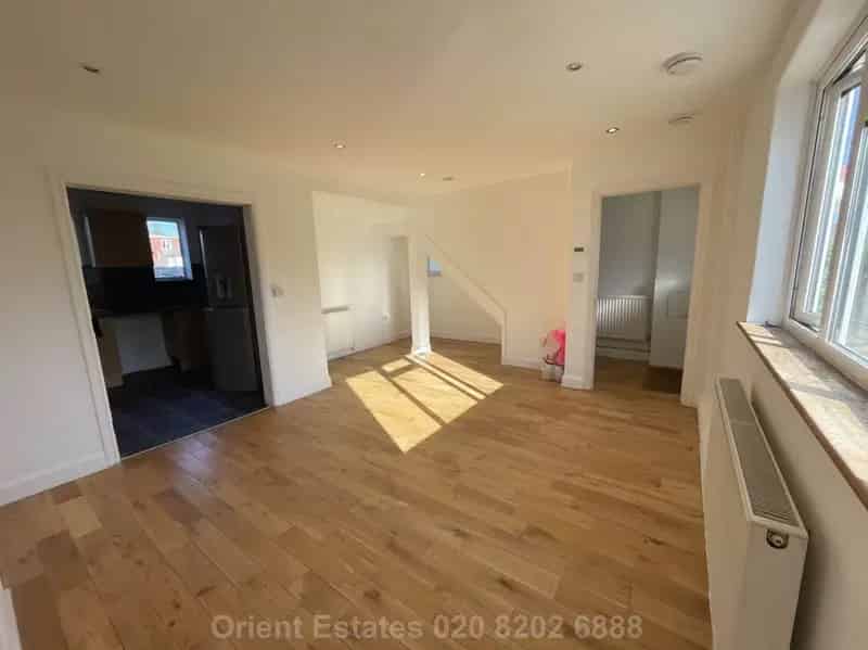 3 Bedroom Semi-Detached House for Rent Hendon