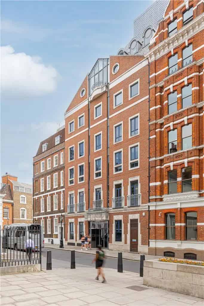 Condo with Concierge and Refurbished Amenities