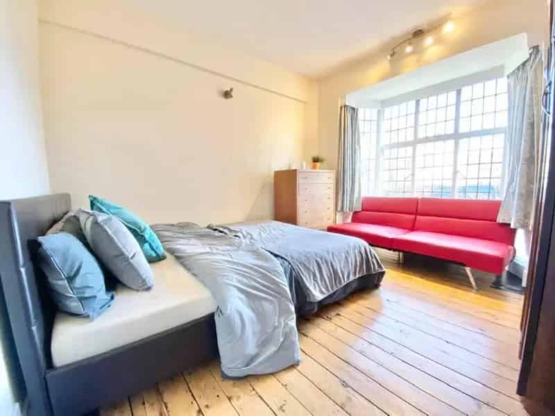 Charming Large Double Room in Birmingham B15 All Bills Included