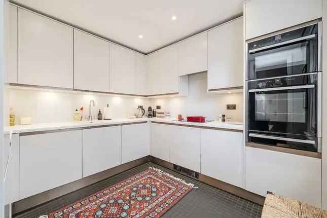 Maisonette to rent in Chepstow Place, London W2