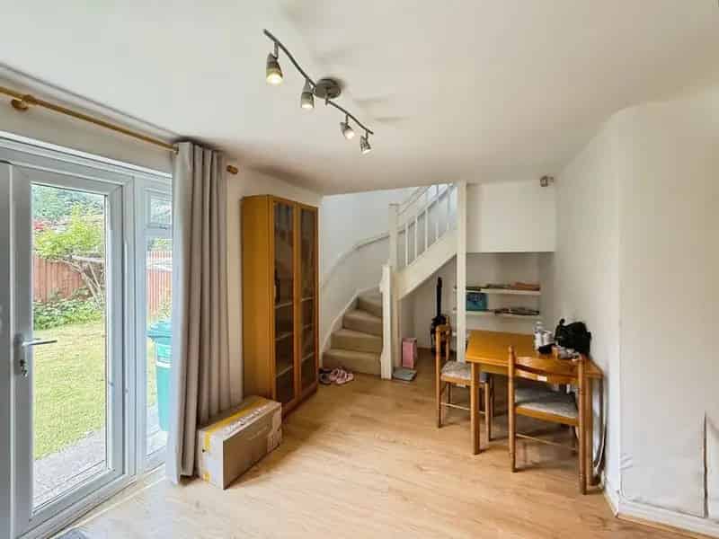 2 Bedroom Semi Detached House Cheshire CH2