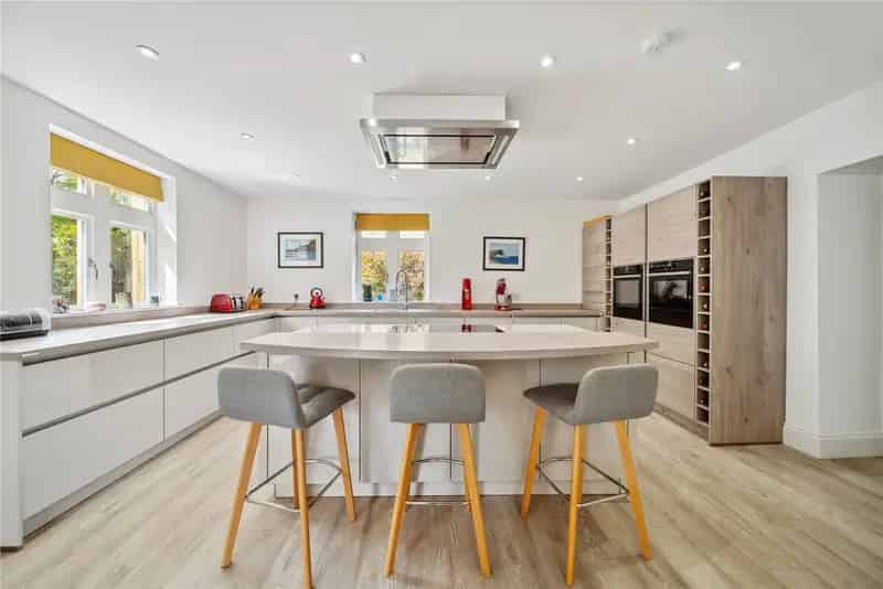 5 Bedroom Detached House For Sale Near Roundhay Primary School