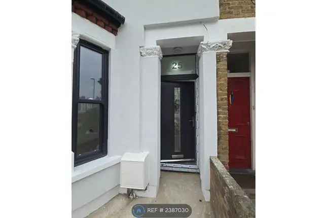 Terraced House for Rent Graveney Road London SW17