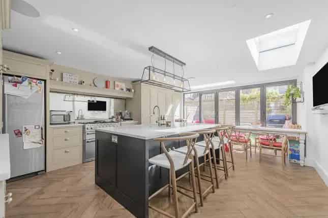 5 Bedroom Victorian House for Sale in London SW11