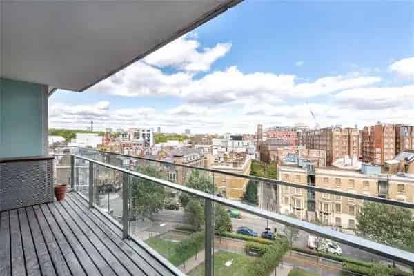 2-Bed Apartment with London Eye Views
