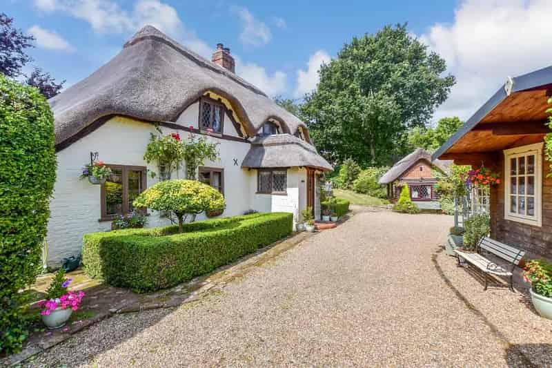 Grade II Listed Thatched Cottage Westmarsh Canterbury 3 bed