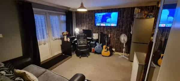 1 Bed Ground Floor Flat with Garden near Amenities