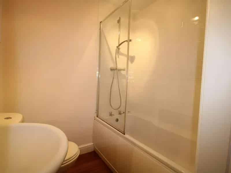 One Bedroom Ground Floor Apartment Near City Centre