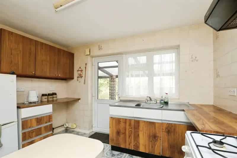 Spacious Detached Bungalow Two Double Bedrooms Large Garden