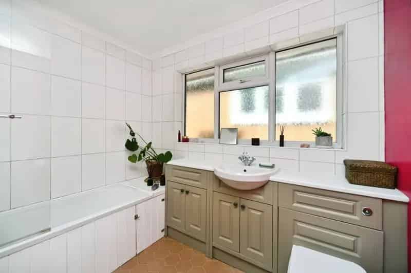 Detached Chalet Bungalow Woodingdean Three Bedrooms Huge Garden