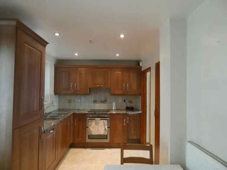 5 Bedroom Semi-Detached House Near Schools and Amenities