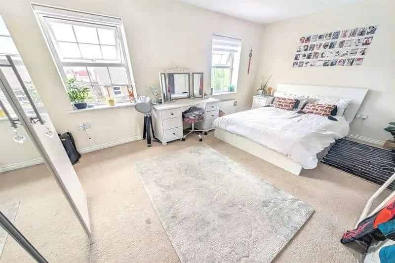 3 Bed Townhouse For Sale with Conservatory and Garage