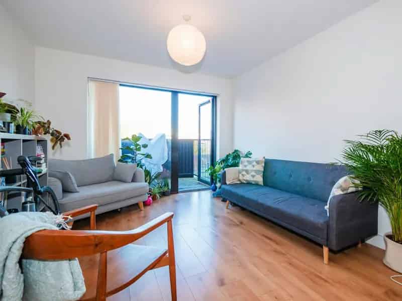 Modern 2-Bed Ancoats Apartment with Balcony and Parking