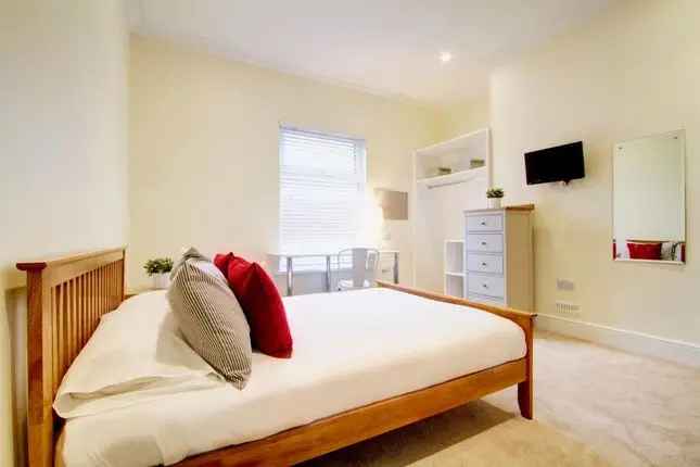 3 Double Bedroom Flat to Rent near Liverpool Street Station