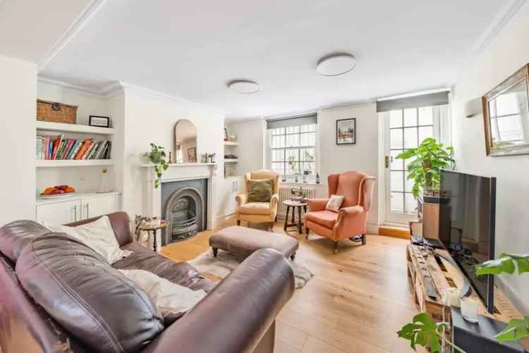 Flat For Sale in London, England