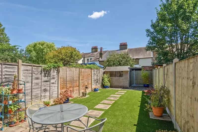 Spacious 3-Bedroom Victorian House Near Bush Hill Park Station