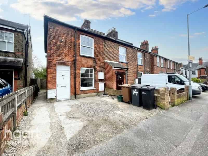 2 Bedroom Maisonette to Rent Central Location Modern Apartment