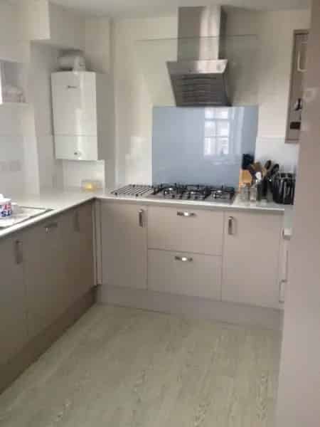 2 Bed Flat 3rd Floor Modern Spacious Flat Allocated Parking