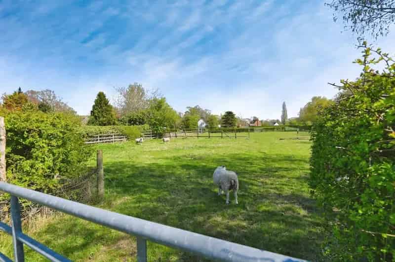 4 Bedroom Detached House For Sale Near M42