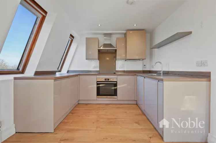 2 Bedroom Top Floor Apartment Near Brentwood Station
