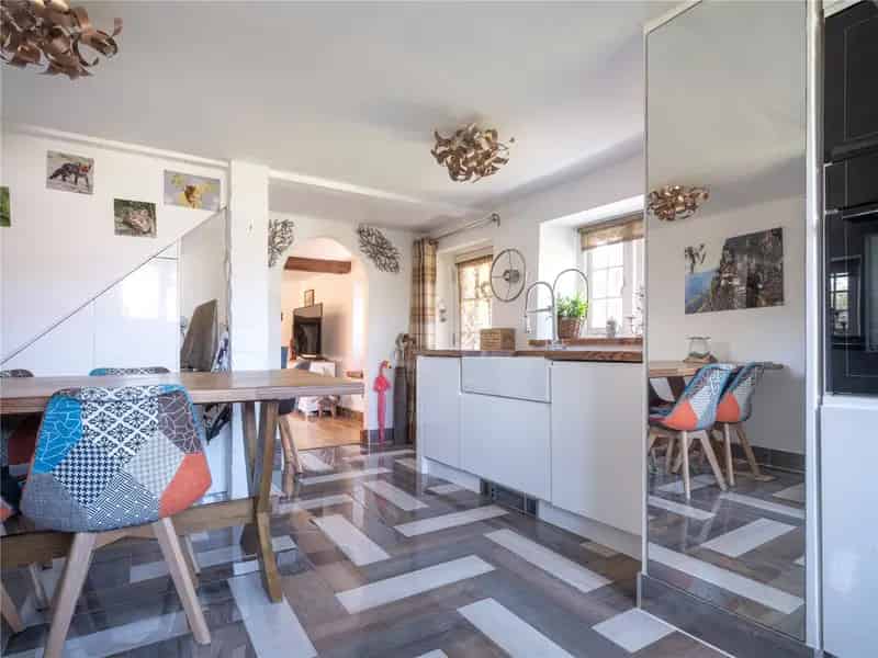 2 Bed Thatched Cottage Sandy Lane Chippenham Detached Studio Gardens