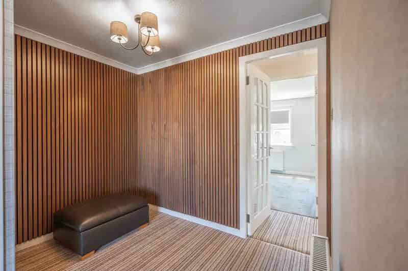 First Floor Flat in Broomridge with Private Garden and Parking