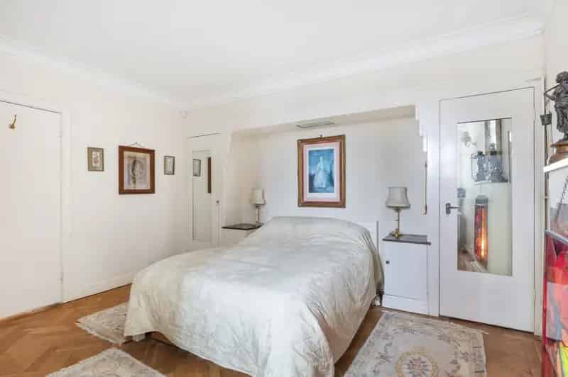 2 Bedroom Flat for Sale - Mill Hill Broadway