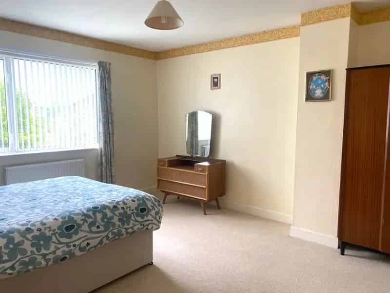 3 Bedroom Semi-Detached House to Rent