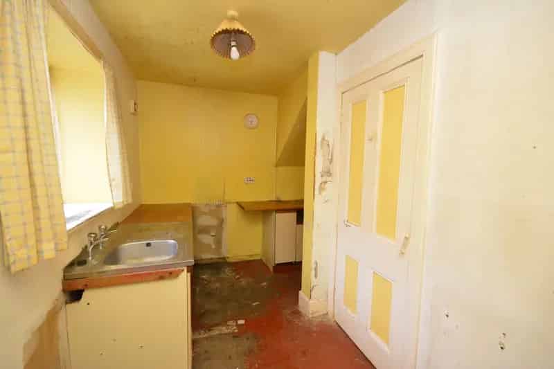 Victorian Cottage Flat - Modernization Needed