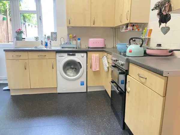 Flat For Rent in Southend-on-Sea, England