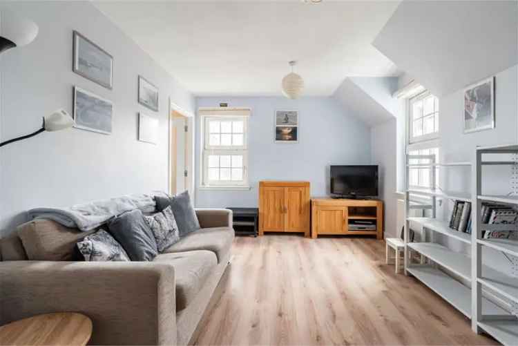 2 Bed Flat - Top Floor with 1 Reception Room