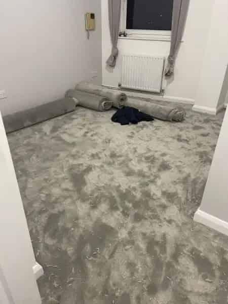 2 Large Bedroom Flat 3rd Floor Lift Access Bike Sheds Parking Garden