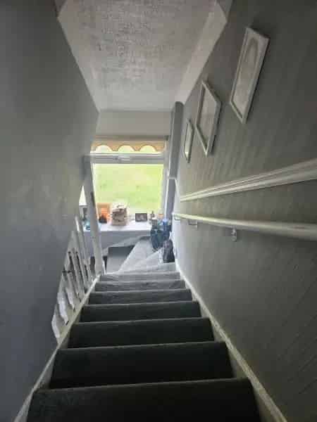 2 Bed House with Garden and Driveway