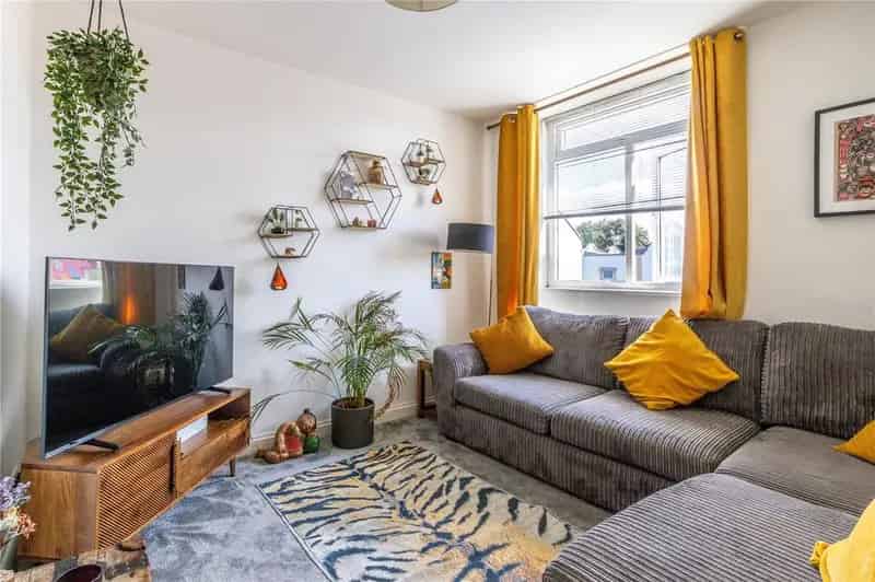 2 Bedroom Apartment for Sale Near Bristol City Centre