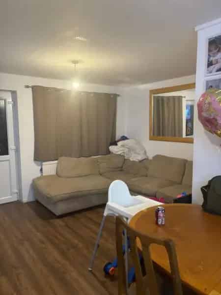 2 Bed Split Level Maisonette with Garden Pets Allowed
