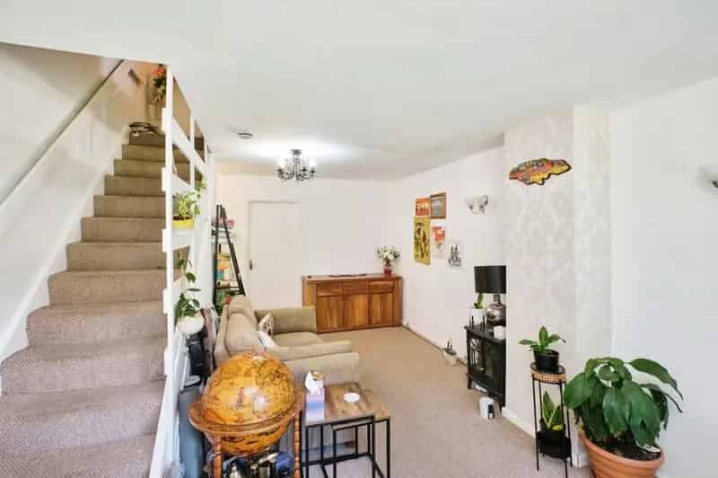 Three Storey Two Three Bedroom Mid Terraced House Driveway UPVC Double Glazing