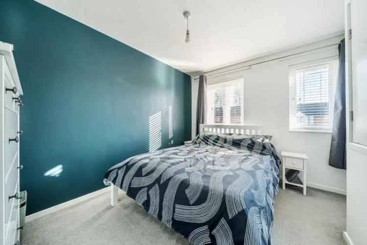 2 Bedroom House to Rent - Modern Fitted Kitchen & Garden