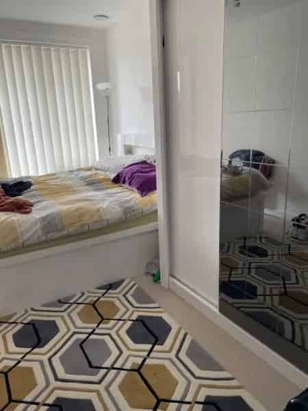 3 Bedroom House with Lift Access Good Transport Links Secure Estate