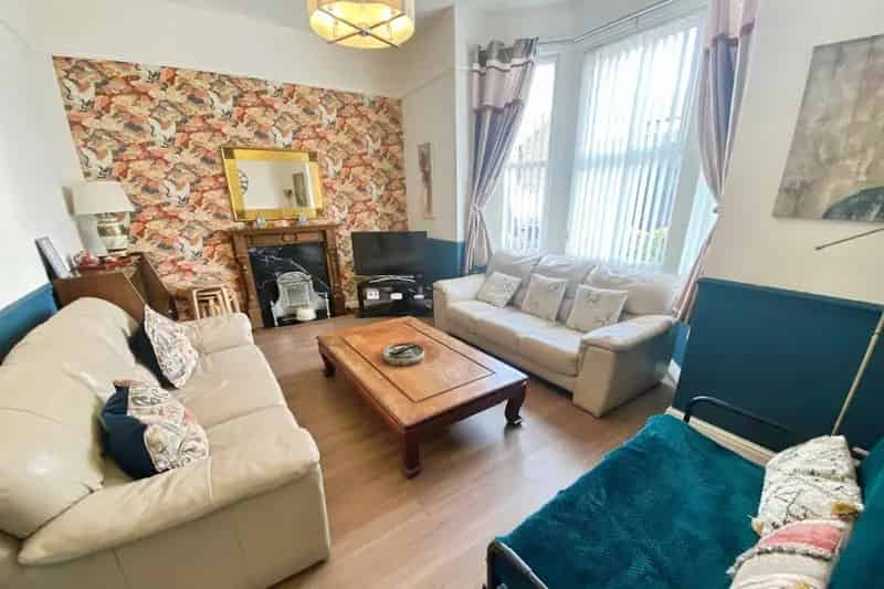 4 Bedroom Detached House Freehold - Unique Property