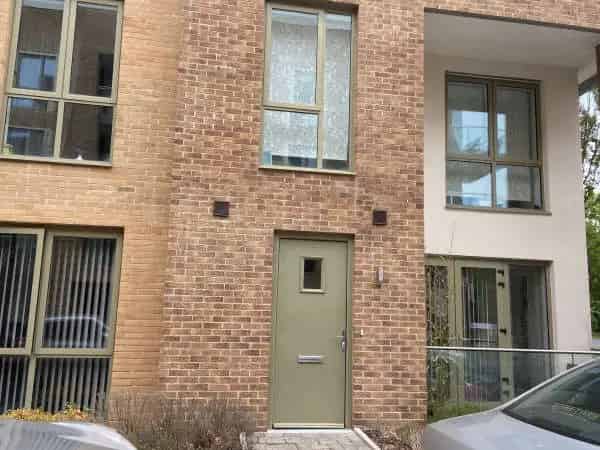 3 Double Bed New Build House with Large Kitchen Diner and Balcony