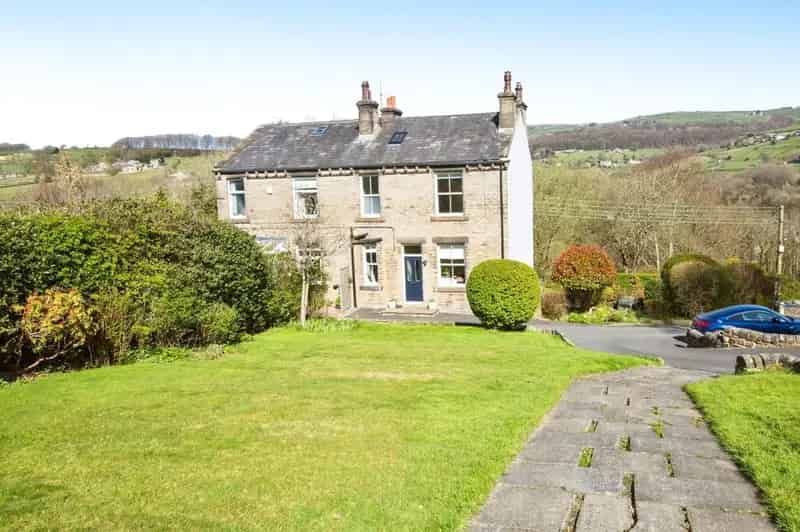 4 Bedroom Semi Detached House Halifax HX2