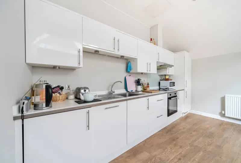 3 Bedroom Apartment to Rent High Street Available Now