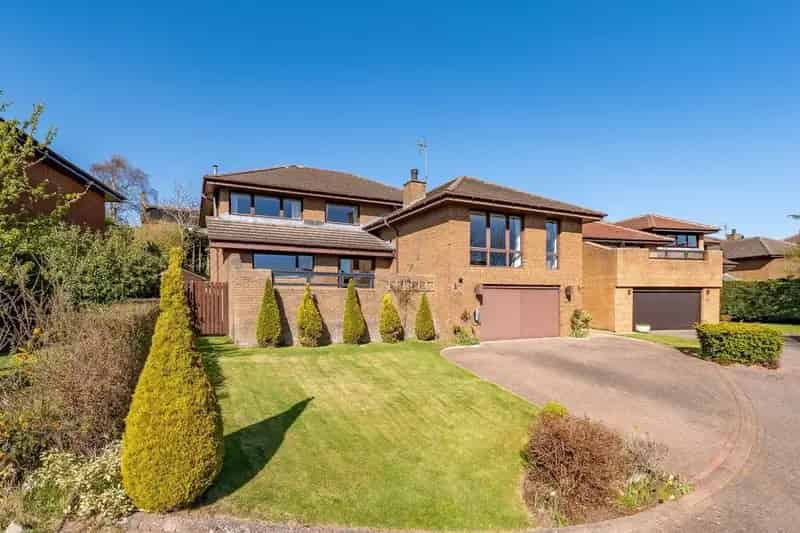 5 Bedroom Detached House for Sale in Fairmilehead