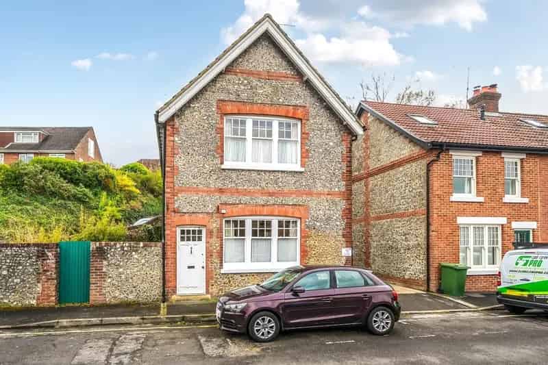 2 Bedroom Detached Cottage to Rent City Centre